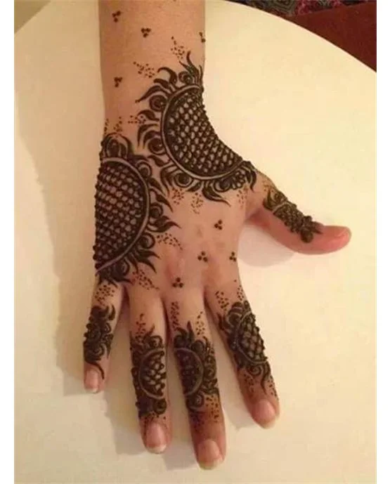 Artistic Swirl And Hatch Along Back Hand Mehndi Design Artistic Swirl And Hatch Along Back Hand Mehndi Design